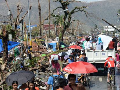 El supertifón Haiyan causa 10.000 muertos a su paso por Filipinas