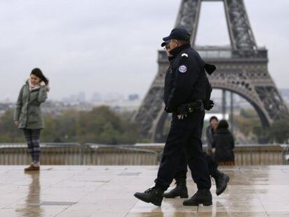 Un tirador solitario siembra el caos en París