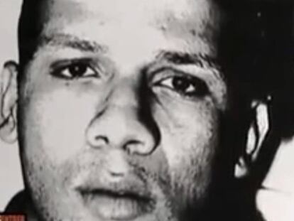 Abdelhakim Dekhar enuna imagen de un documental de 1994.