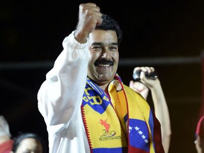 Maduro ante sus seguidores anoche en Caracas.