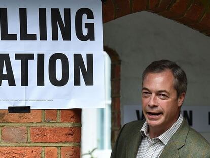 El antieuropeísta Nigel Farage después de votar en Londres.