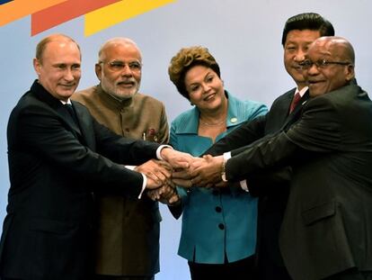 Foto de familia de los líderes de Rusia, India, Brasil, China y Sudáfrica.
