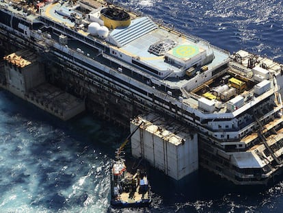 Comienza el trabajo para trasladar el Costa Concordia / Foto: AFP | Vídeo: Atlas