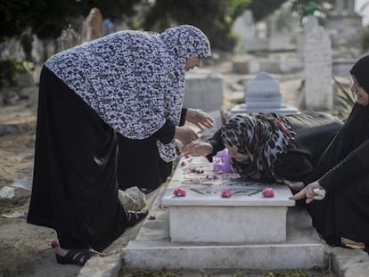 Um cemitério na cidade de Gaza, nesta segunda.