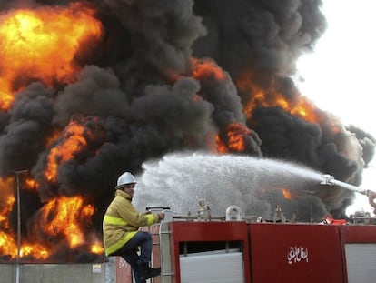 El incendio en la planta de electricidad / Foto y vídeo de Reuters