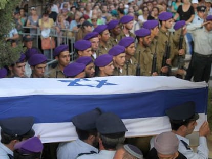 Funeral militar por el teniente Goldin.