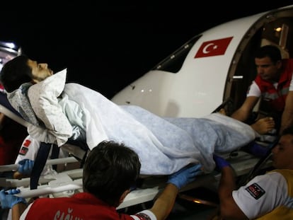 El primer ministro turco ha anunciado que su país se hará cargo de la evacuación de gazatíes heridos. Anoche fueron trasladados los cuatro primeros. / Foto: U. BEKTAS | Vídeo: Reuters-Live!