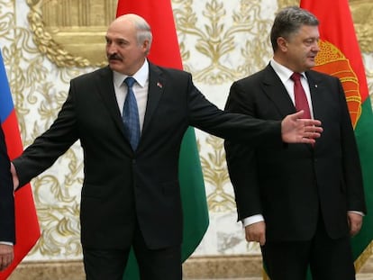 Putin com o presidente da Bielorus e Poroshenko. / Foto: AFP | Vídeo: Reuters (legenda em espanhol)