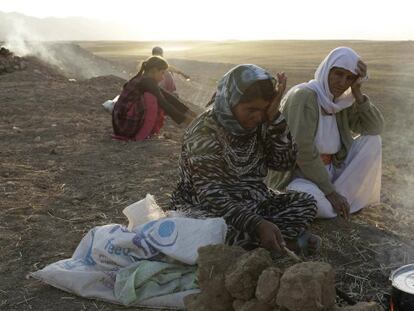 En la foto, desplazados de la minoría yazidí en Sinyar | En el vídeo, testimonio de un superviviente de una matanza yihadista