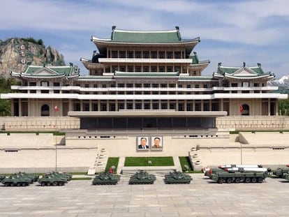 Réplica de la plaza Kim Il-sung, corazón del régimen norcoreano, en un parque temático de Pyongyang.