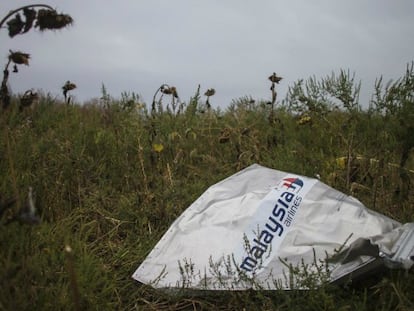 A la foto (Reuters), restes del MH17 prop de Grabovo, Donetsk, el 9 de setembre. | Al vídeo (Reuters), reaccions sobre l'informe preliminar