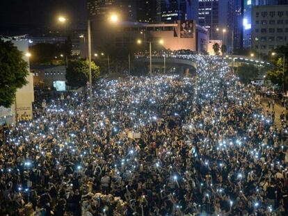 Concentració prop de la seu del Govern local a Hong Kong. Foto: AFP | Vídeo: ATLAS