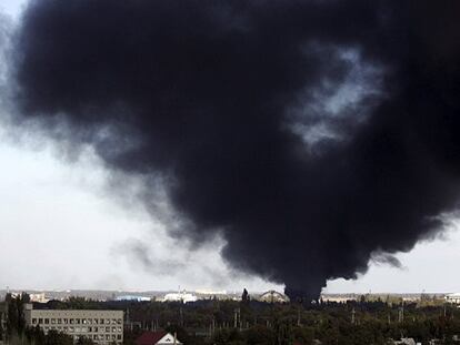 Columnas de humo en las cercanías de la ciudad de Donestk