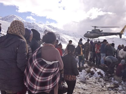 El Ejército de Nepal rescata a varios montañistas desaparecidos