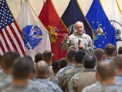 El general estadounidense Martin Dempsey en Irak