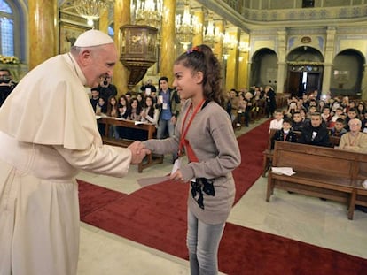 Encuentro del Papa con refugiados iraquíes y sirios en Estambul.