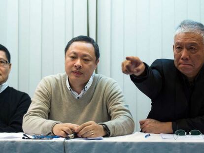 Los profesores Chan (izquierda) y Tai y el reverendo Chu este martes / Foto: AFP | Vídeo: Reuters