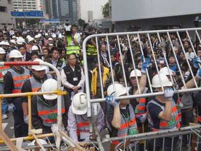 Está em curso a remoção das ocupações pró-democracia em Hong Kong.