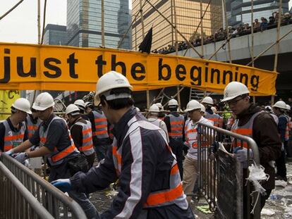 En marcha el desalojo de las sentadas prodemocracia en Hong Kong