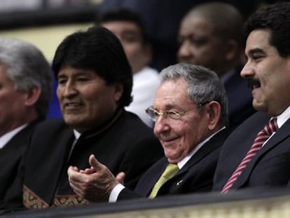 Evo Morales, Raúl Castro y Nicolás Maduro, en la cumbre del ALBA.