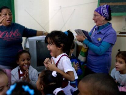 Celebración en un colegio de La Habana / Foto: AP | Vídeo: Reuters