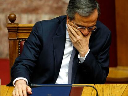 O primeiro-ministro grego, Andonis Samarás, durante a votação nesta segunda-feira, no Parlamento.