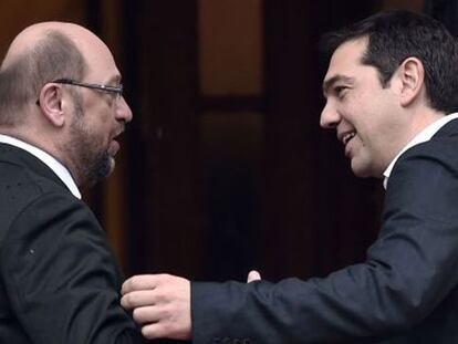 Alexis Tsipras y Martin Schulz, este jueves en Atenas.