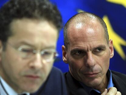 Varoufakis con Dijsselbloem en Atenas este viernes.