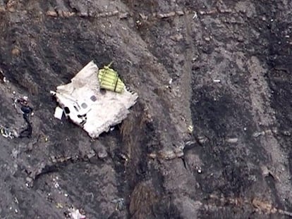 El avión se precipitó sobre los Alpes sin enviar señal de alarma