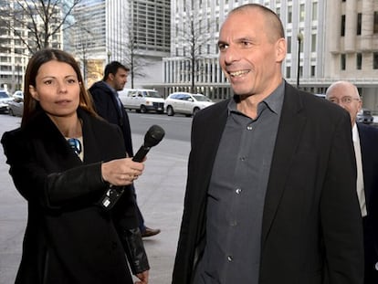 El ministro Varoufakis llega a la sede del FMI en Washington.