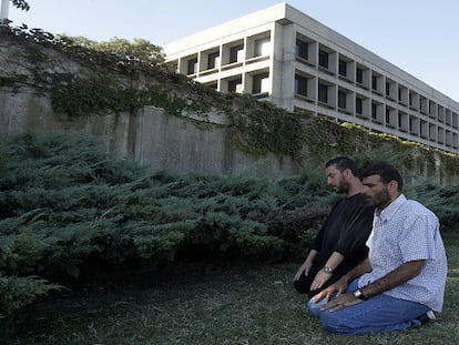 Former Guantánamo inmates protest in front of the US Embassy in Montevideo.