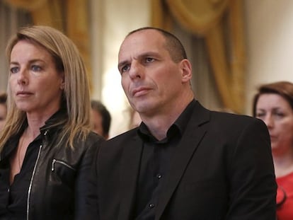 Varoufakis y su mujer, Danae, en una imagen de archivo.