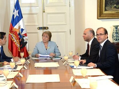 Bachelet se reúne com parte do seu ministério.