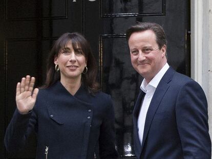David Cameron e sua mulher Samantha, nesta sexta-feira em Londres.