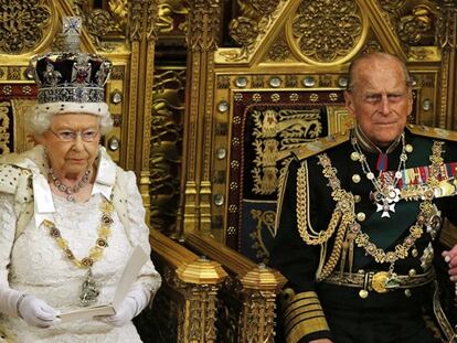 La reina de Inglaterra y el duque de Edimburgo.