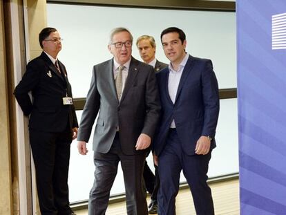 El presidente de la Comisión, Jean Claude Juncker, con Tsipras.