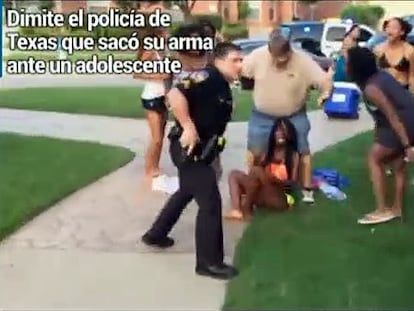 El agente Casebolt en plena intervención.