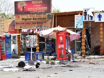 Una tienda afectada por la explosión en Luxor.