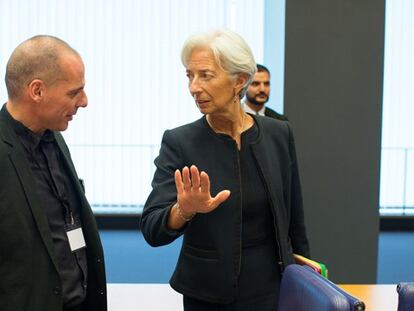 Lagarde conversa com Varoufakis em Luxemburgo.