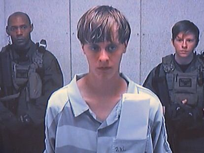 Dylann Roof enfrenta nove acusações de assassinato.