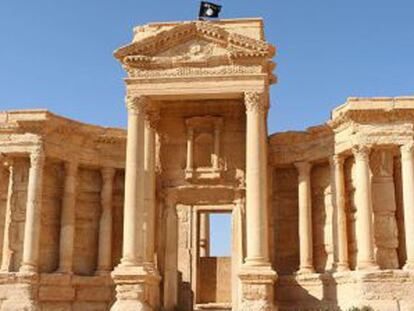 La bandera del Estado Islámico ondea en la ciudad de Palmira.