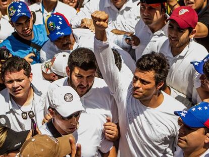 Leopoldo López, en el centro, en Caracas.