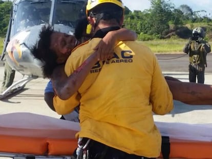 Mulher e bebê sobrevivem cinco dias na selva após acidente aéreo