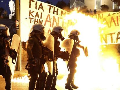 Enfrentamiento entre policía y manifestantes.