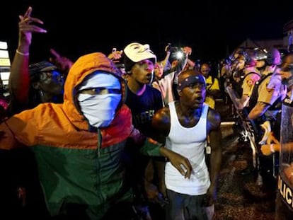Dos ferits en la commemoració de
la mort del jove negre a Ferguson