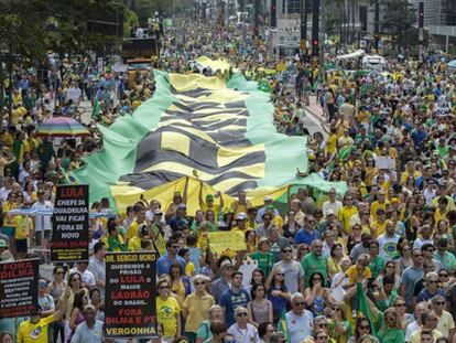 Rousseff afronta otra protesta masiva para pedir su destitución