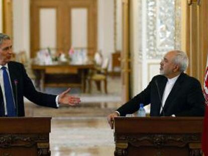 Hammond, à esquerda, e Zarif hoje em Teerã.