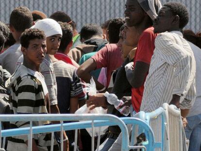 Hallados 50 cadáveres en la bodega de un barco de refugiados