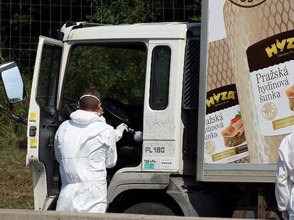 Al menos 70 inmigrantes mueren asfixiados en un camión en Austria