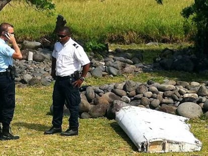 Restos de avión hallados en la isla de La Reunión (Francia), el 29 de julio de 2015.